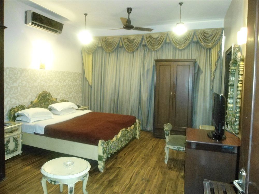 Hotel Collection O Hamilton New Delhi