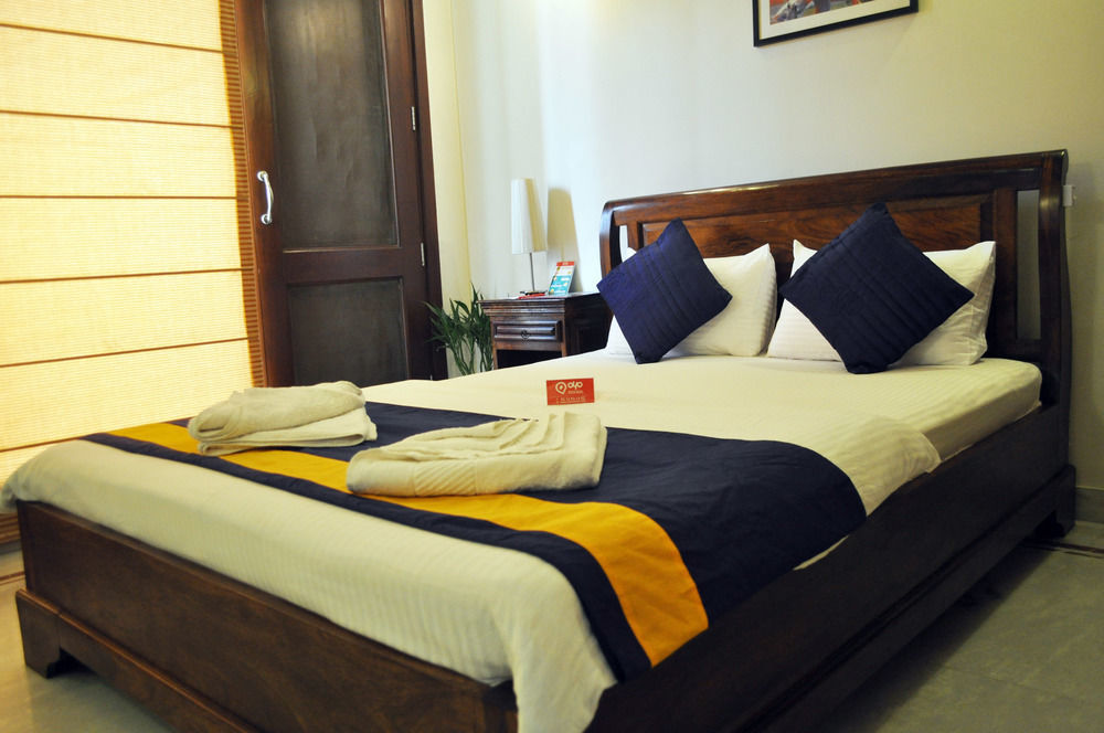 Oyo Premium Saket Metro Station 3*