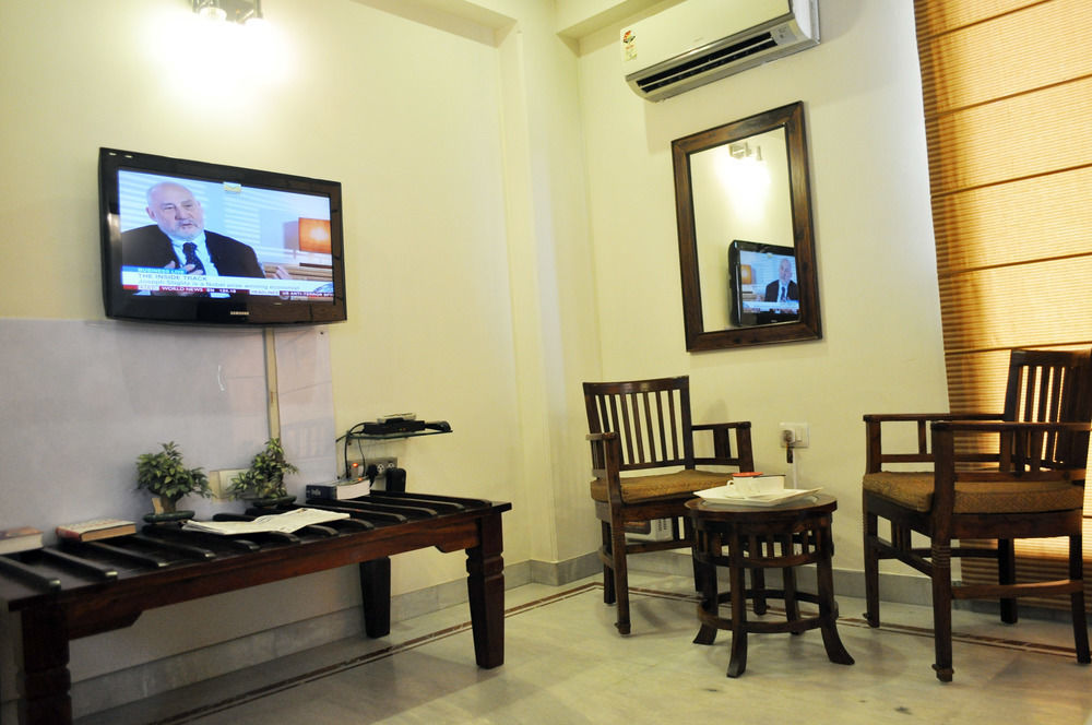 Hotel Oyo Premium Saket Metro Station
