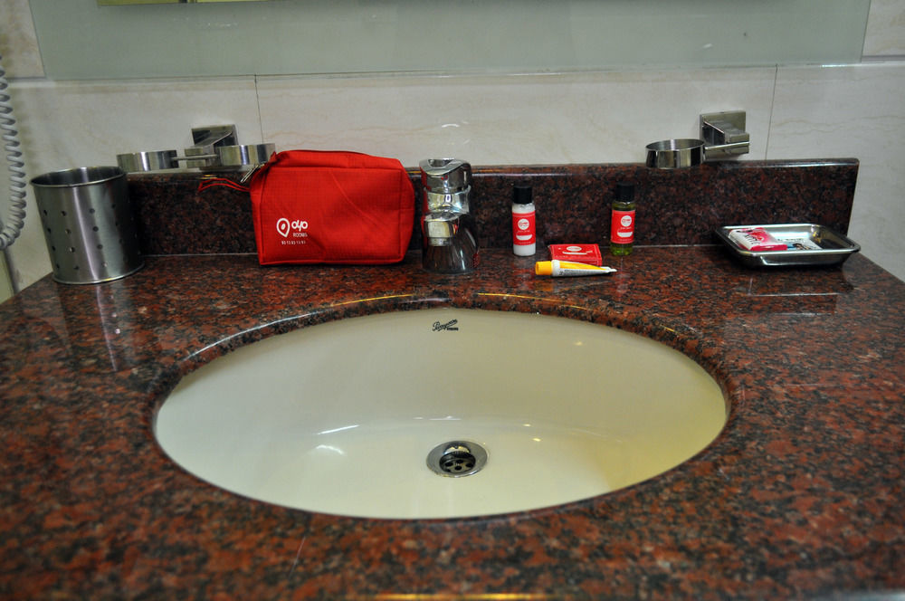 Oyo Premium Saket Metro Station
