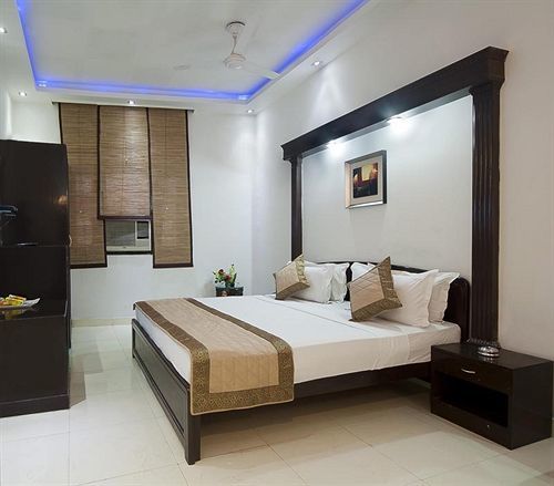 Hotel Sarthak Palace Near Karol Bagh Metro Station New 3*