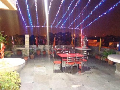 Lal's Haveli 2*