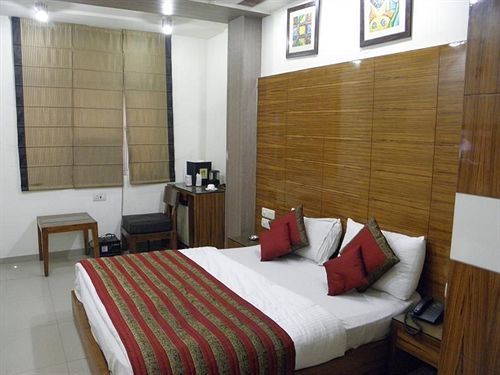 Chanchal Continental # Near To New Delhi Station # Family Hotel # Customer'S Choice Hotel # Tourist Places Nearby - Red Fort, Jama Masjid, India Gate Hotel 3*