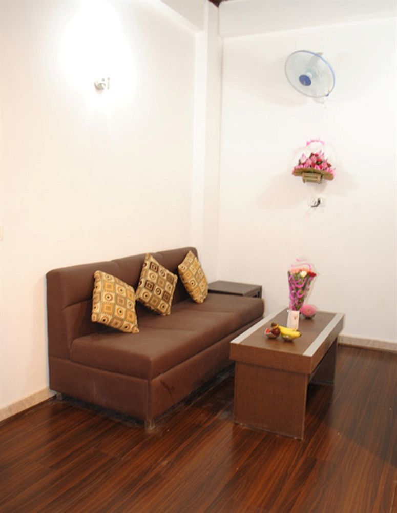 S & B East - Patel Nagar 3*