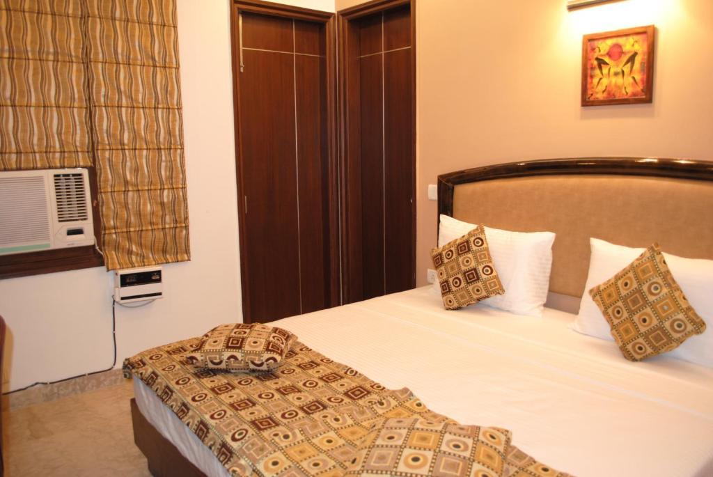 S & B East - Patel Nagar 3* New Delhi