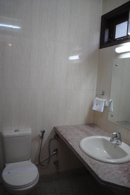 Hotel S & B East - Patel Nagar