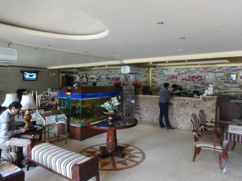 The Picasso Residency - Naraina 3*