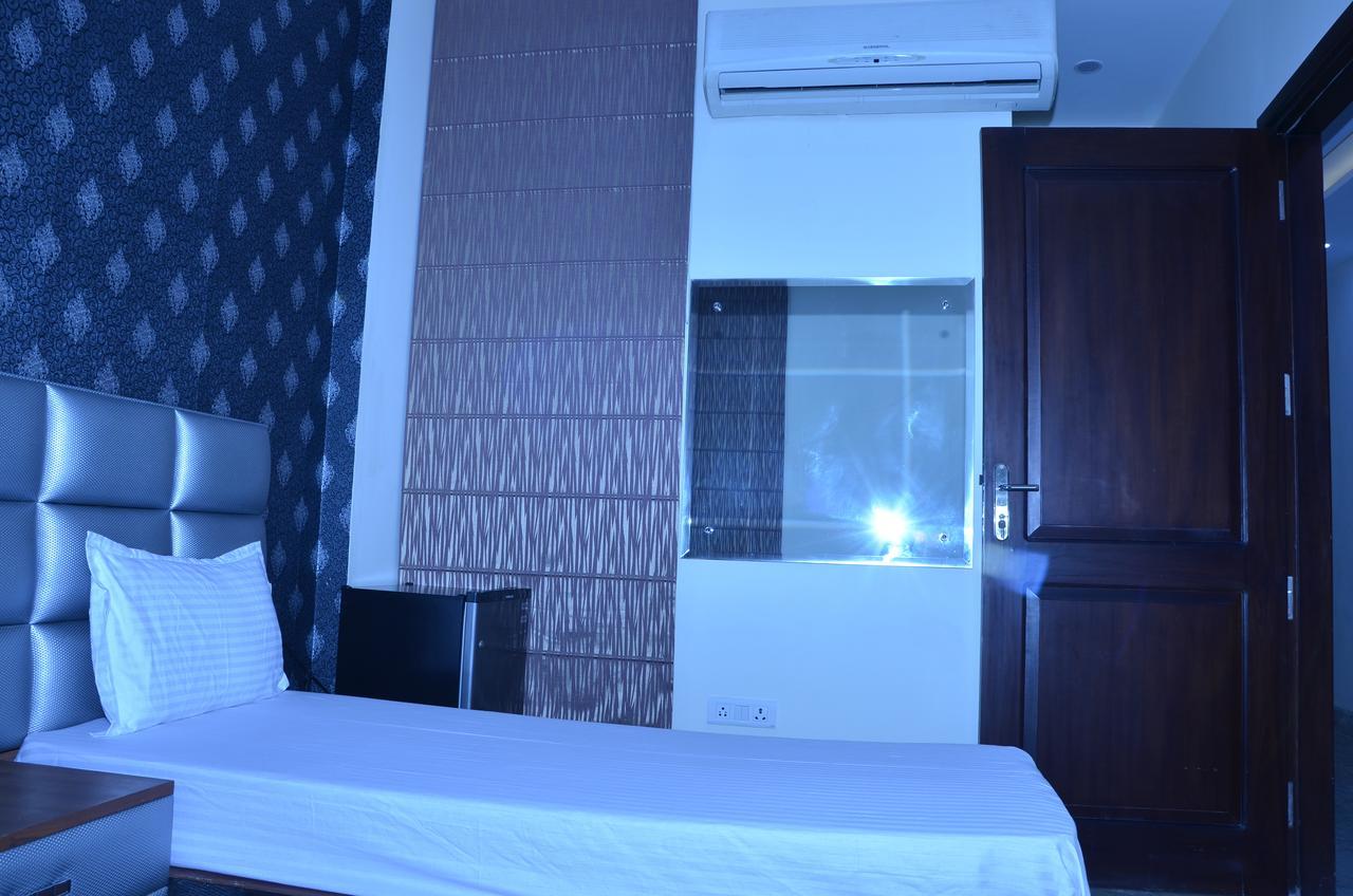 Royal International Inn 3*