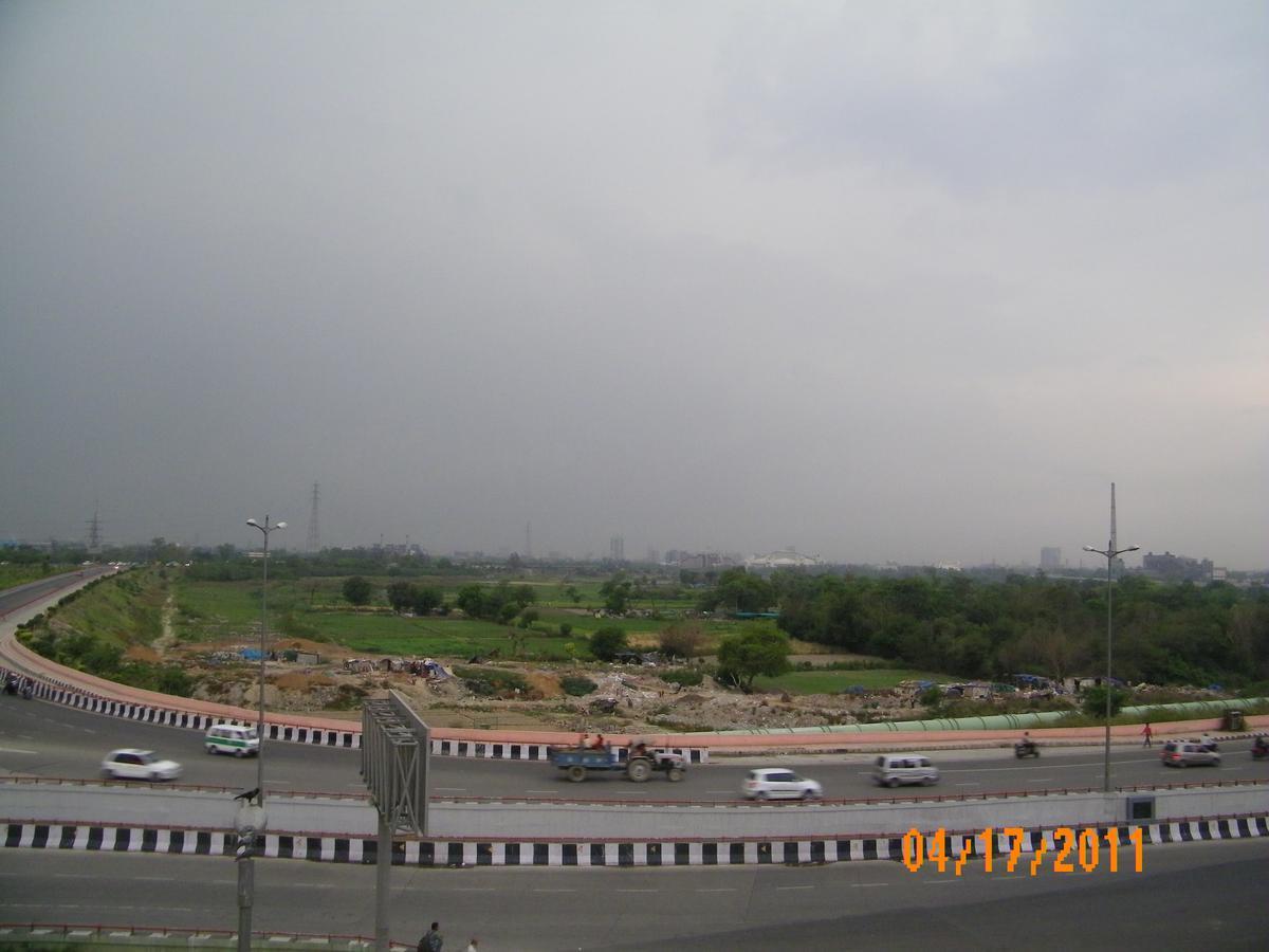Oyo 18753 Glance Hotel New Delhi
