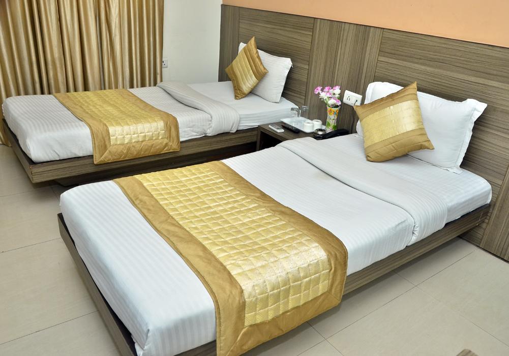 Oyo 18753 Glance Hotel 3*