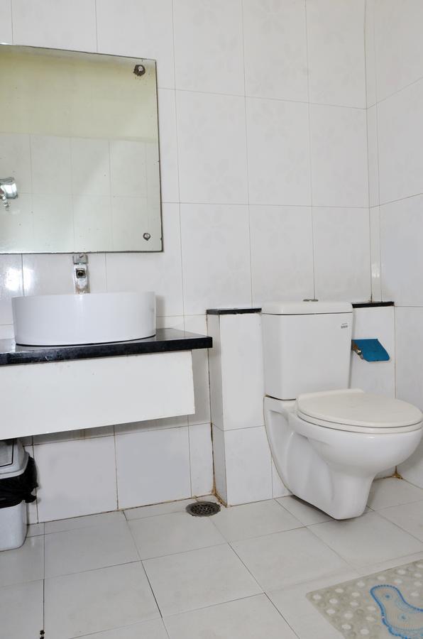 Oyo 18753 Glance Hotel
