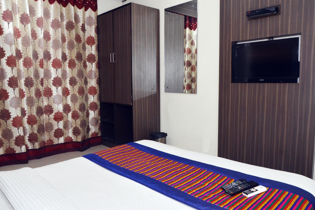 Hotel Oyo 18753 Glance New Delhi