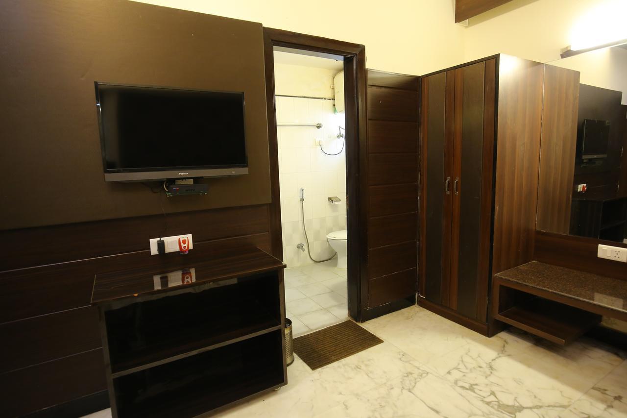 Aman Palace 3*