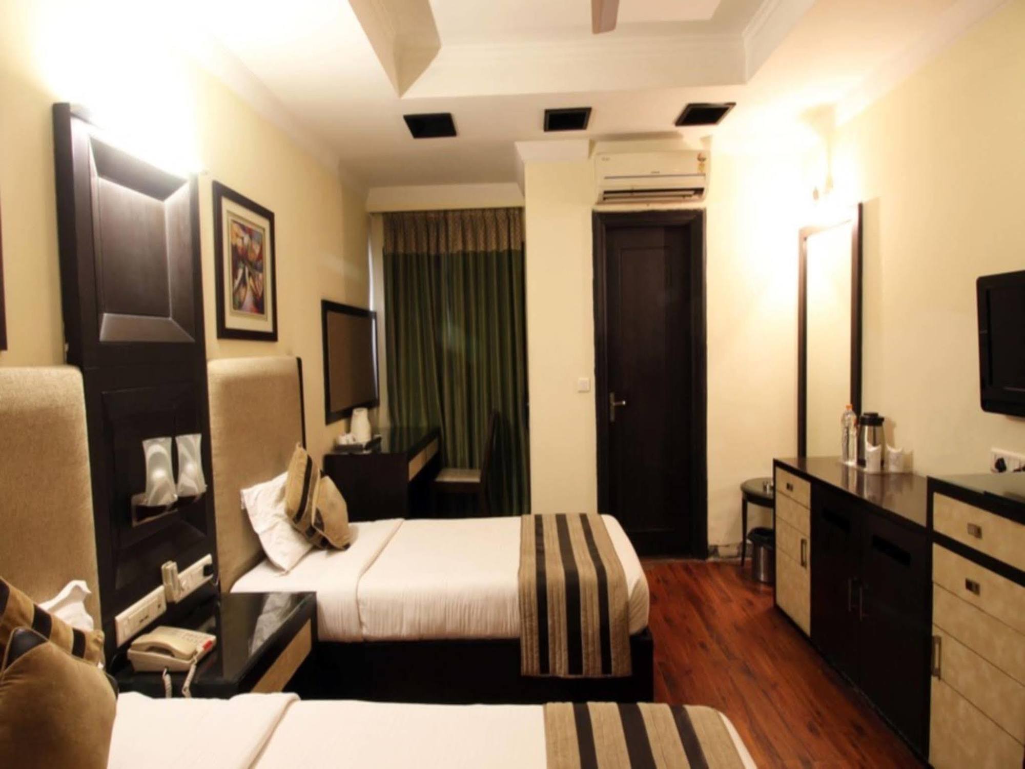 Inn The Oakland Plaza By Orion New Delhi