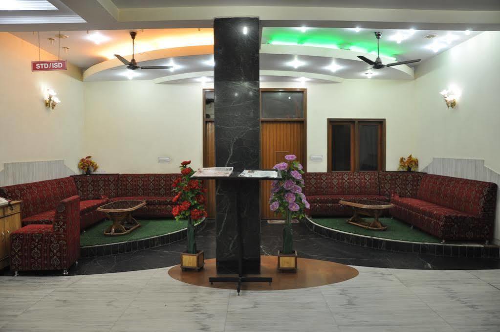 Oyo Silver Shine Near Gurudwara Shri Bangla Sahib Hotel 3*