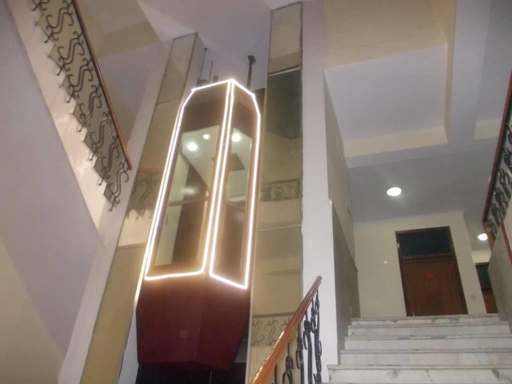 Oyo Silver Shine Near Gurudwara Shri Bangla Sahib Hotel Nova Deli