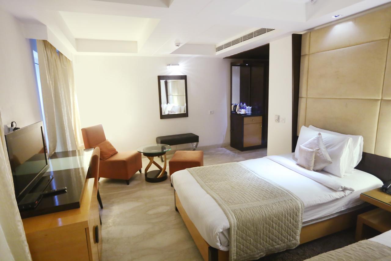Venizia Sarovar Portico Hotel
