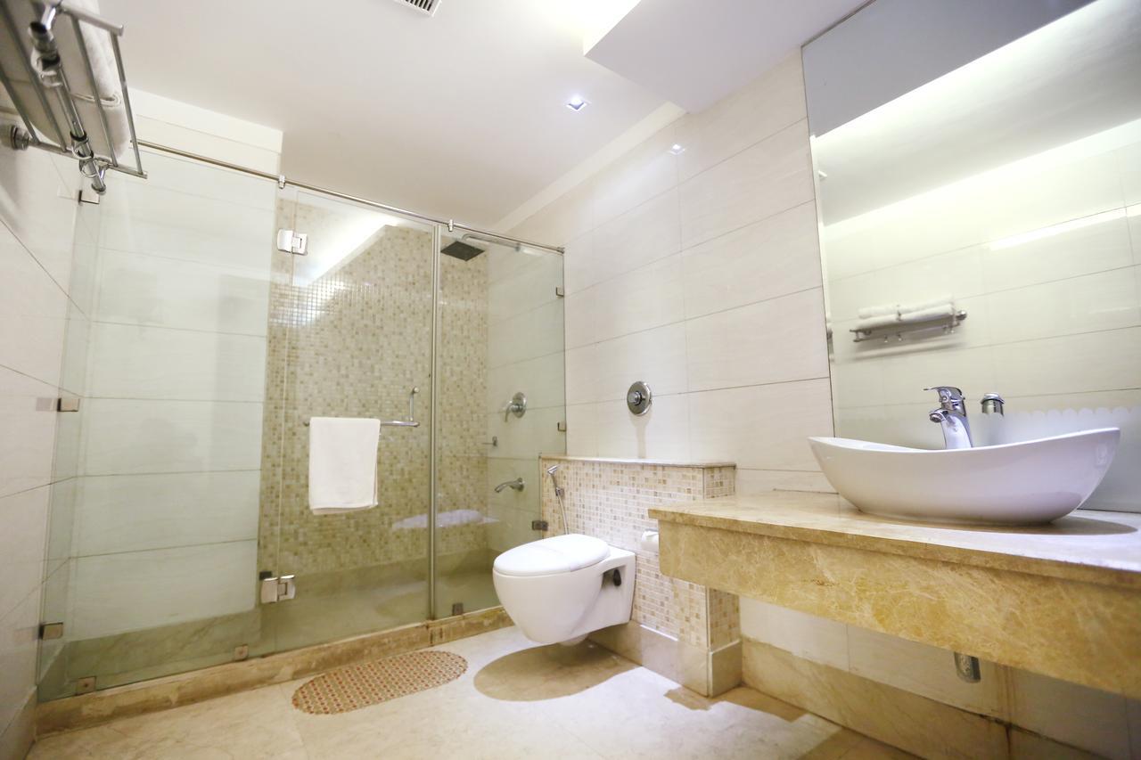 Hotel Venizia Sarovar Portico 4*