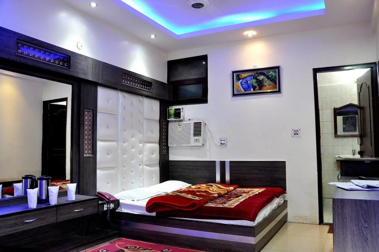 Peace Point - 1 Min Walking Distance From Station Hotel 3*