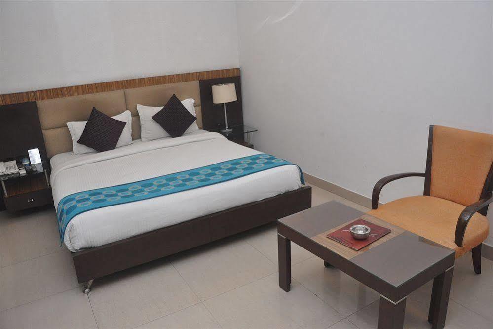 Fabexpress Le Grand Hotel New Delhi