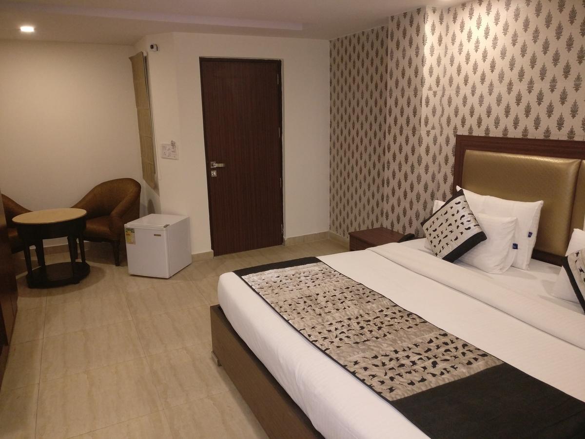 Pawan Plaza Near Sir Ganga Ram Hospital 3*