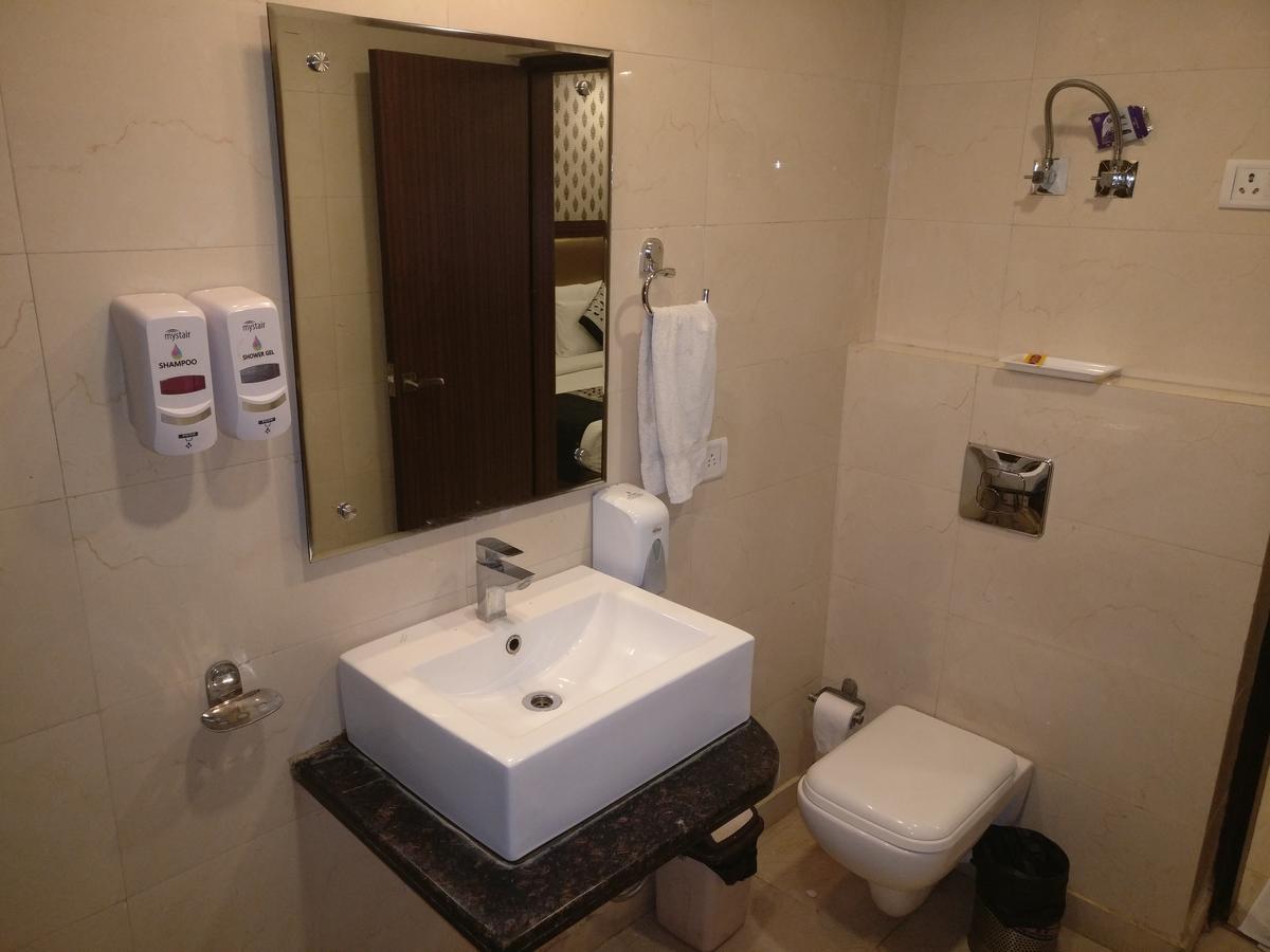 Pawan Plaza Near Sir Ganga Ram Hospital 3*