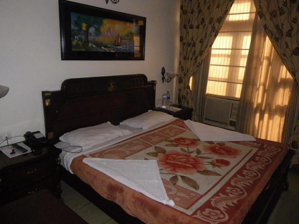 Hotel O Mid Town 3*