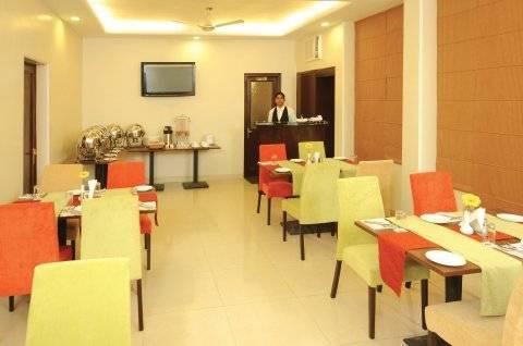 Clarks Kailash Colony Hotel 3*