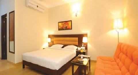 Clarks Kailash Colony Hotel 3*