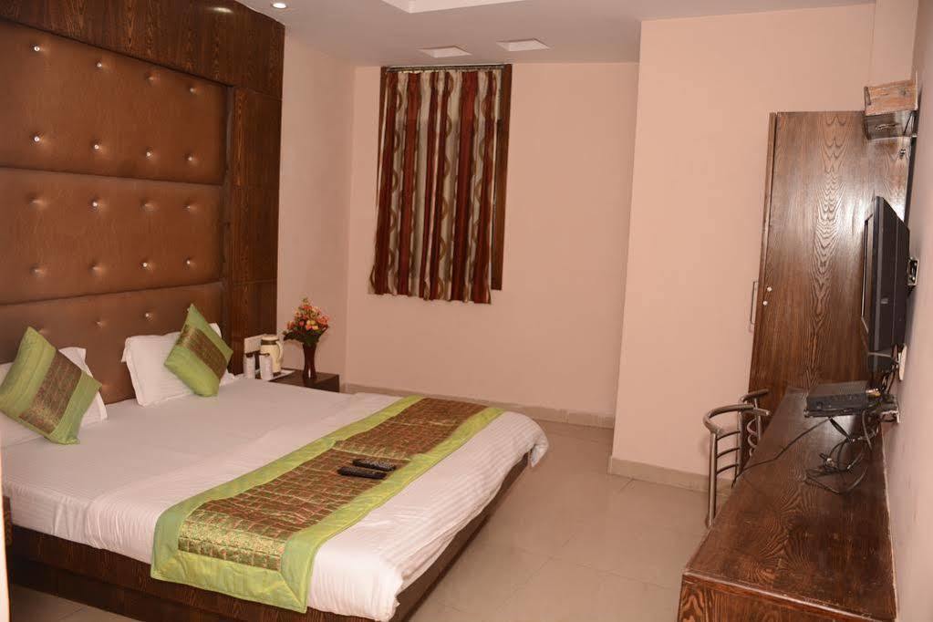 Hotel Oyo 6096 Maharani Palace 3*