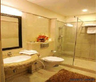 Parkland, Sufderjang Enclave New Delhi