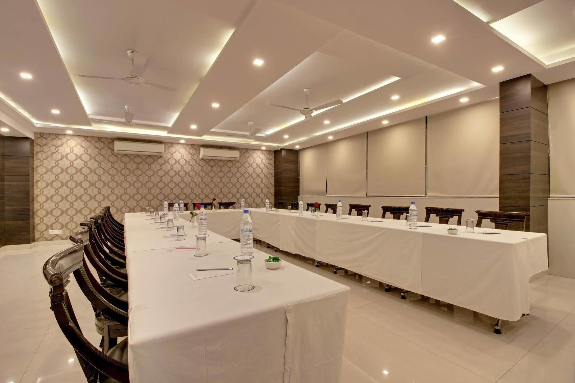 Sky Rich International - 05 Mins From Karol Bagh Metro Station 4* Delhi (National Capital Territory of India)
