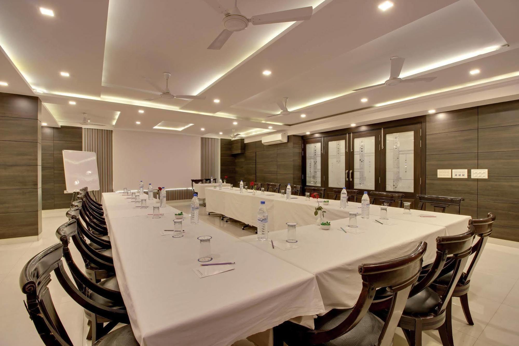 Sky Rich International - 05 Mins From Karol Bagh Metro Station 4* Delhi (National Capital Territory of India)