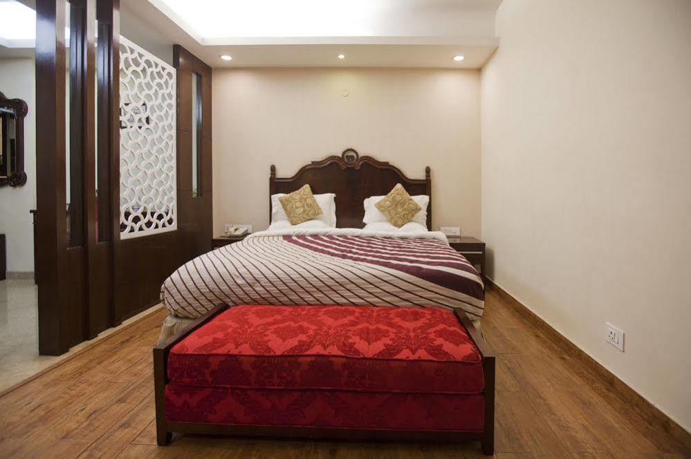 Oyo Premium Pitampura Hotel New Delhi