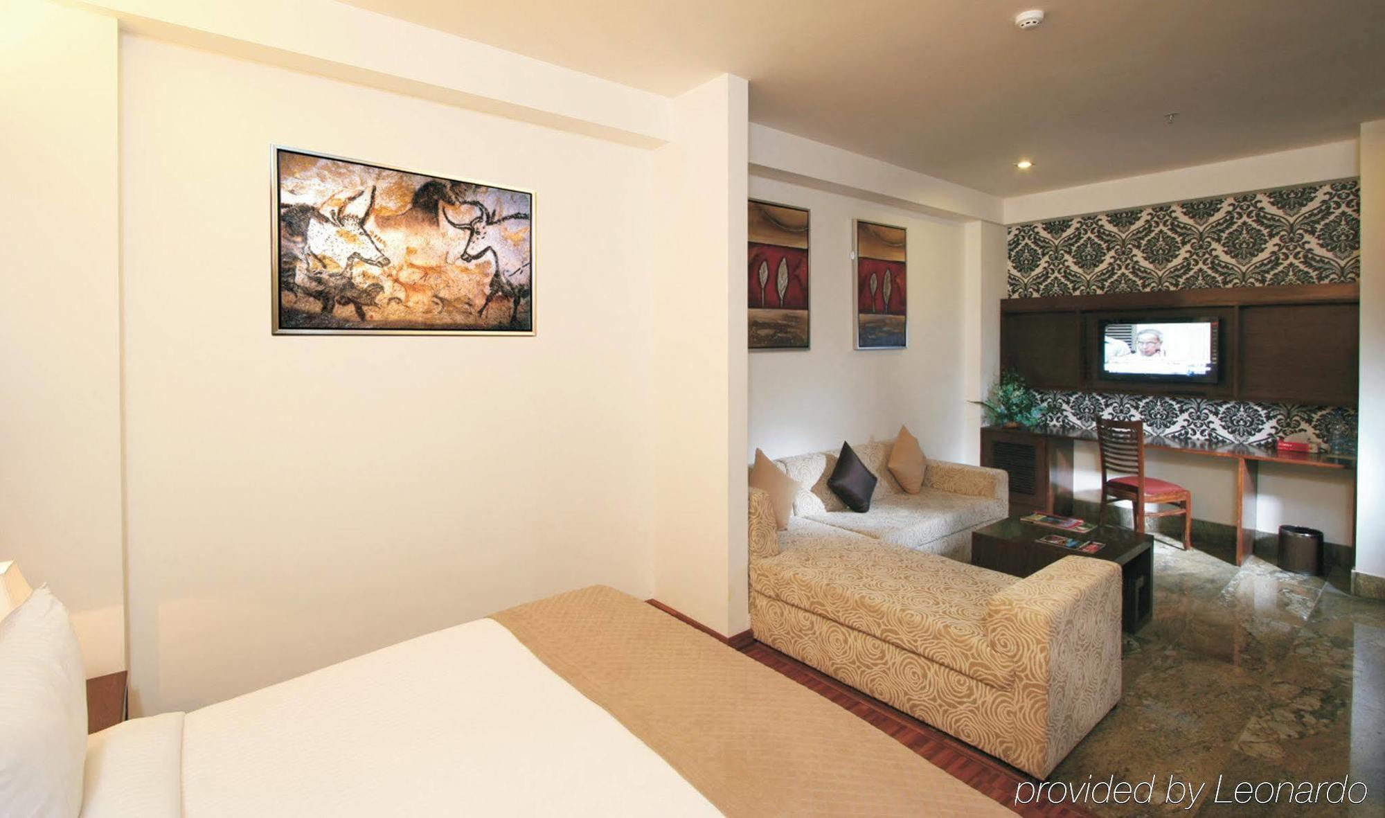Taurus Sarovar Portico 4*