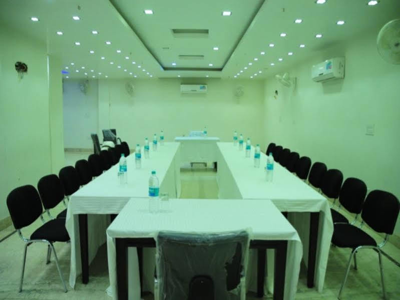 Taksh 3* Delhi (National Capital Territory of India)