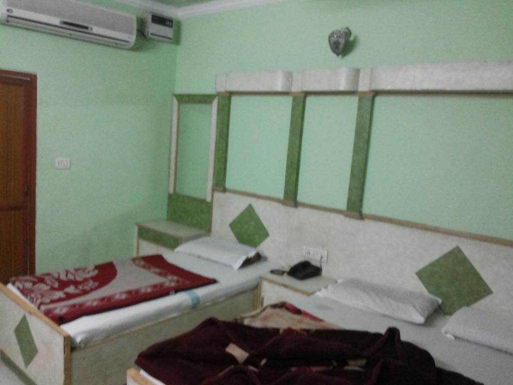 Neha Hotel *