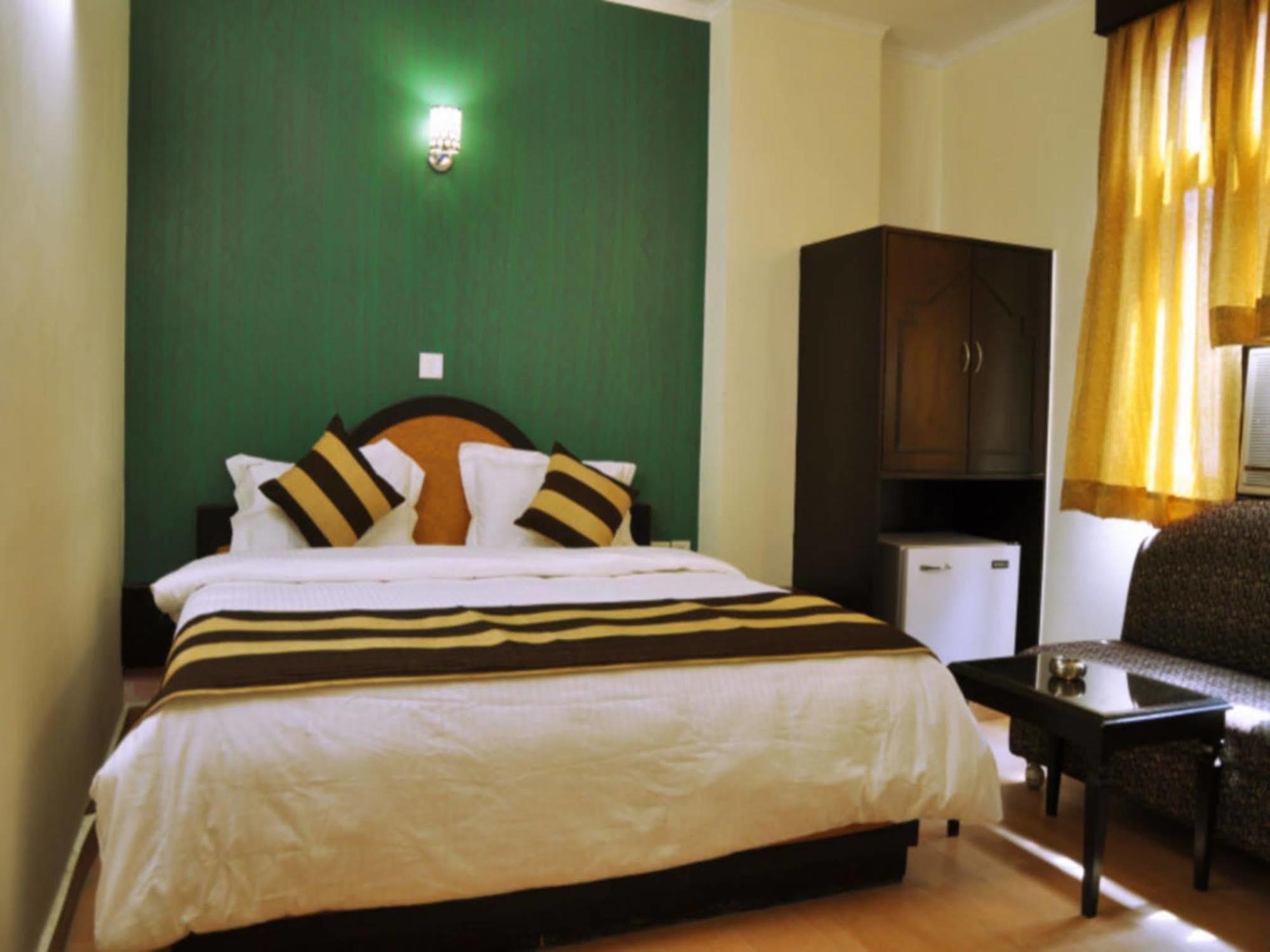Fabhotel Darbar 3*