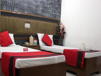 Oyo 11265 Kapur Hotel 3*