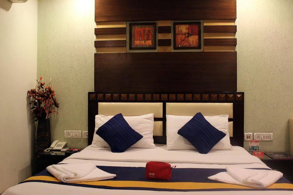Oyo Gk2 Main Road Hotel 3*