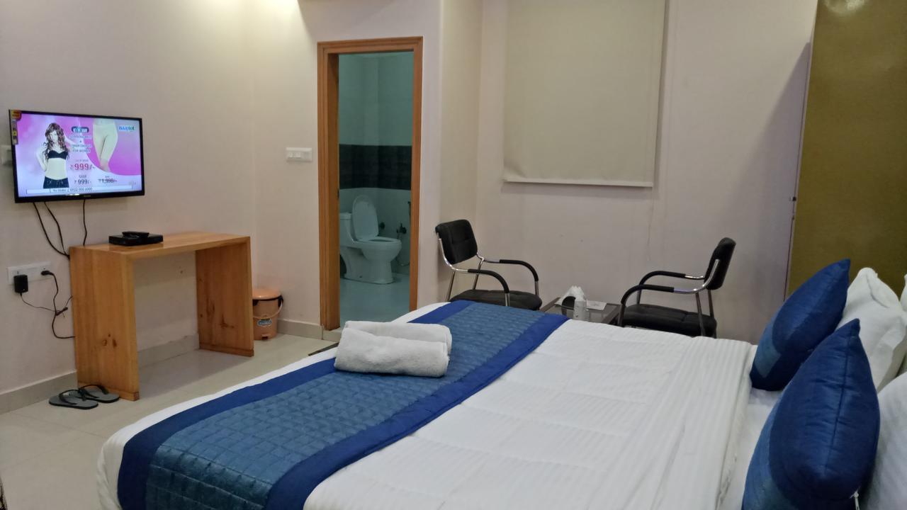Hotel Airport Mahal