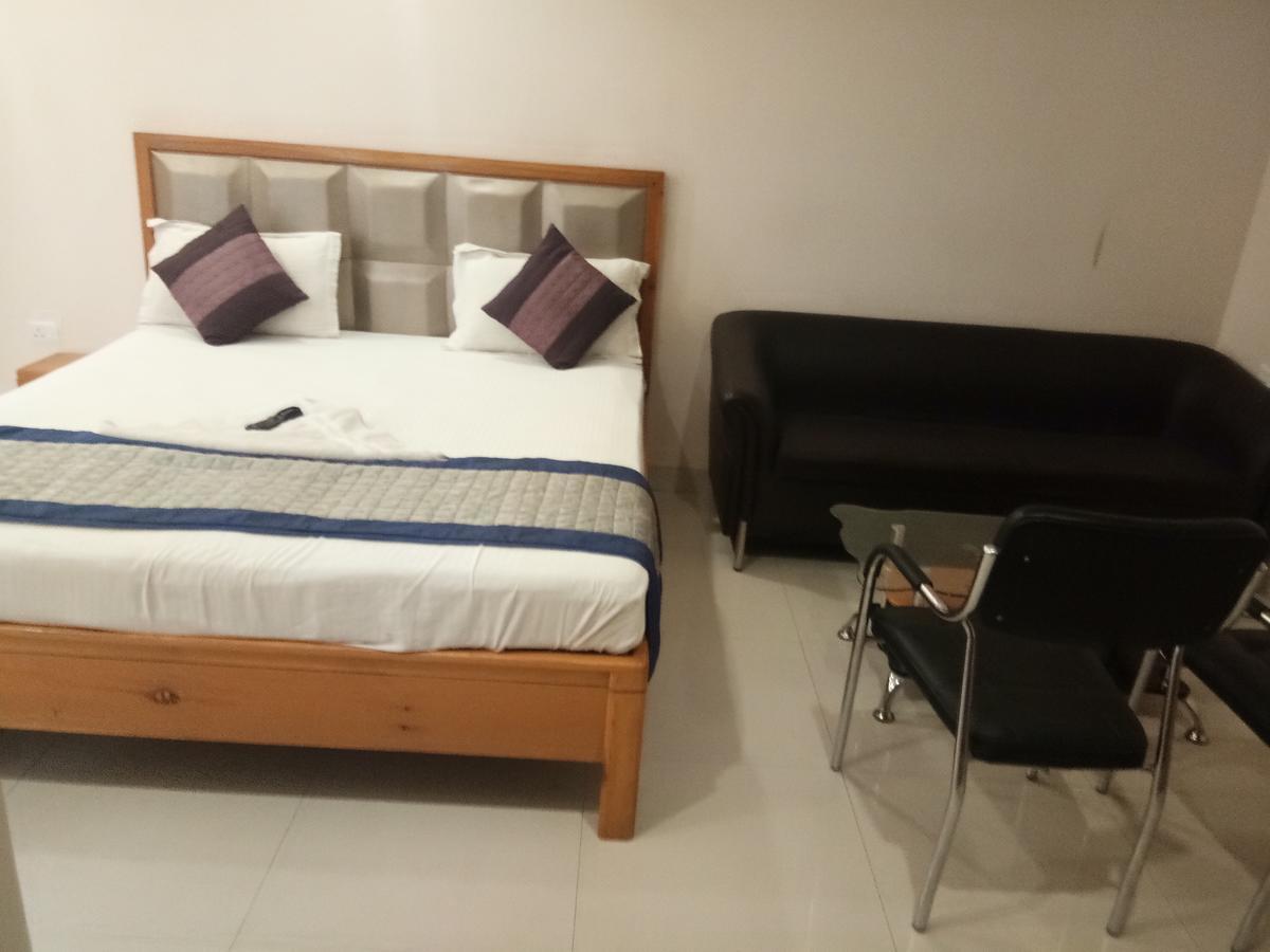 Airport Mahal Hotel 3*