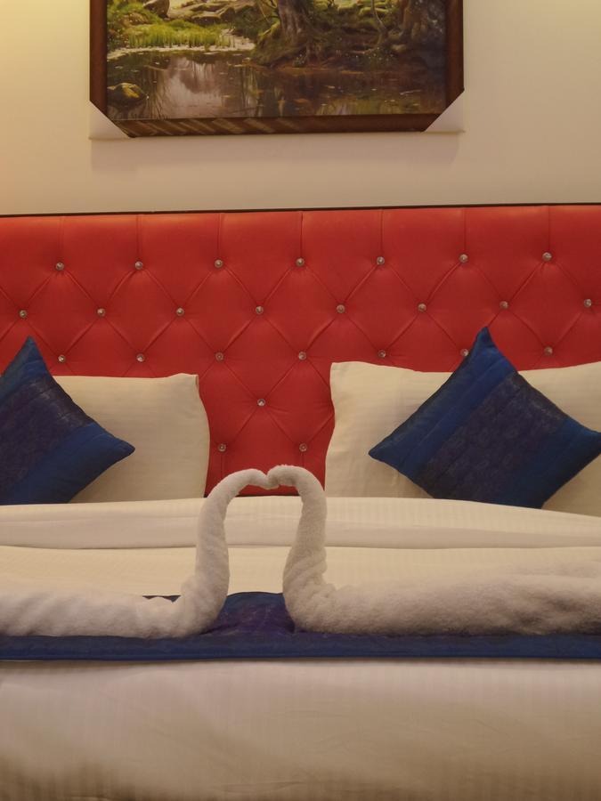 Hotel Airport Mahal 3*