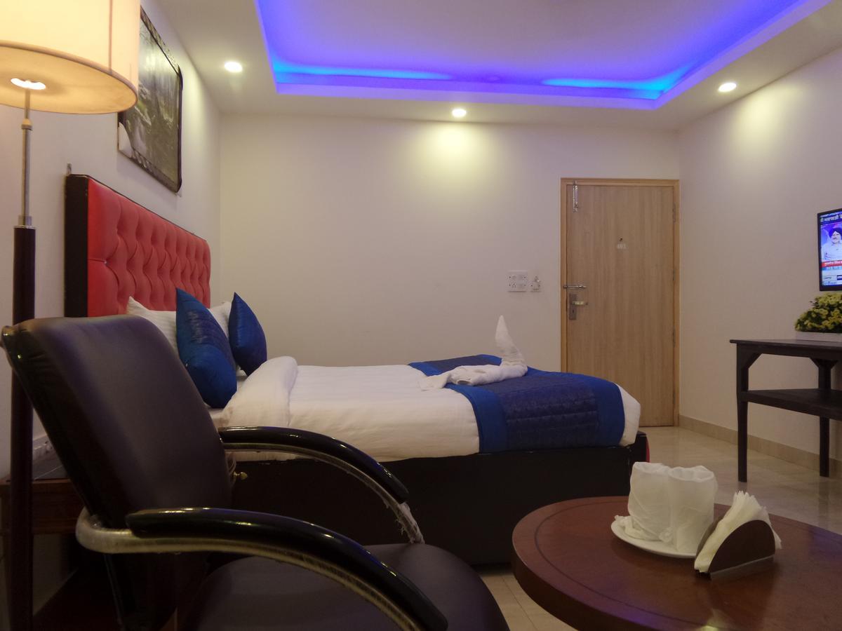 Hotel Airport Mahal 3*