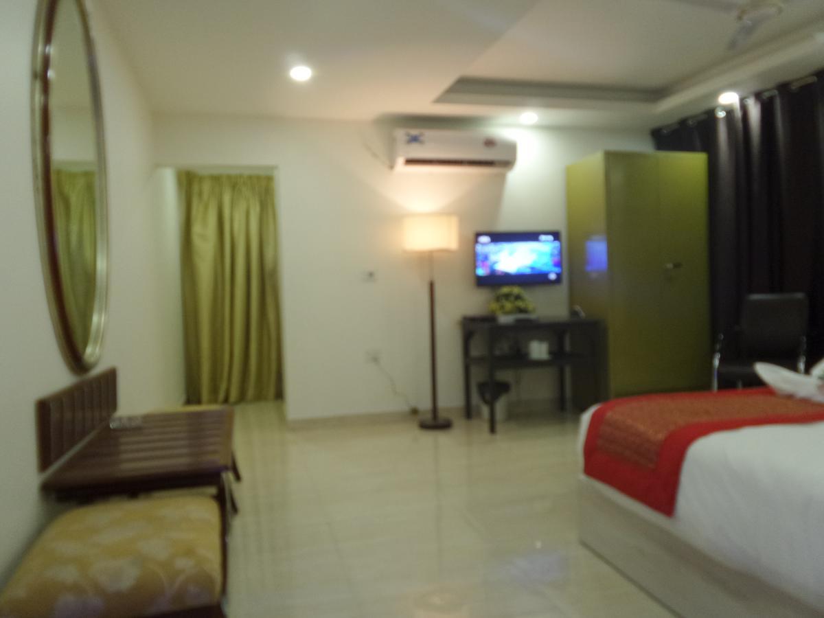 Hotel Airport Mahal