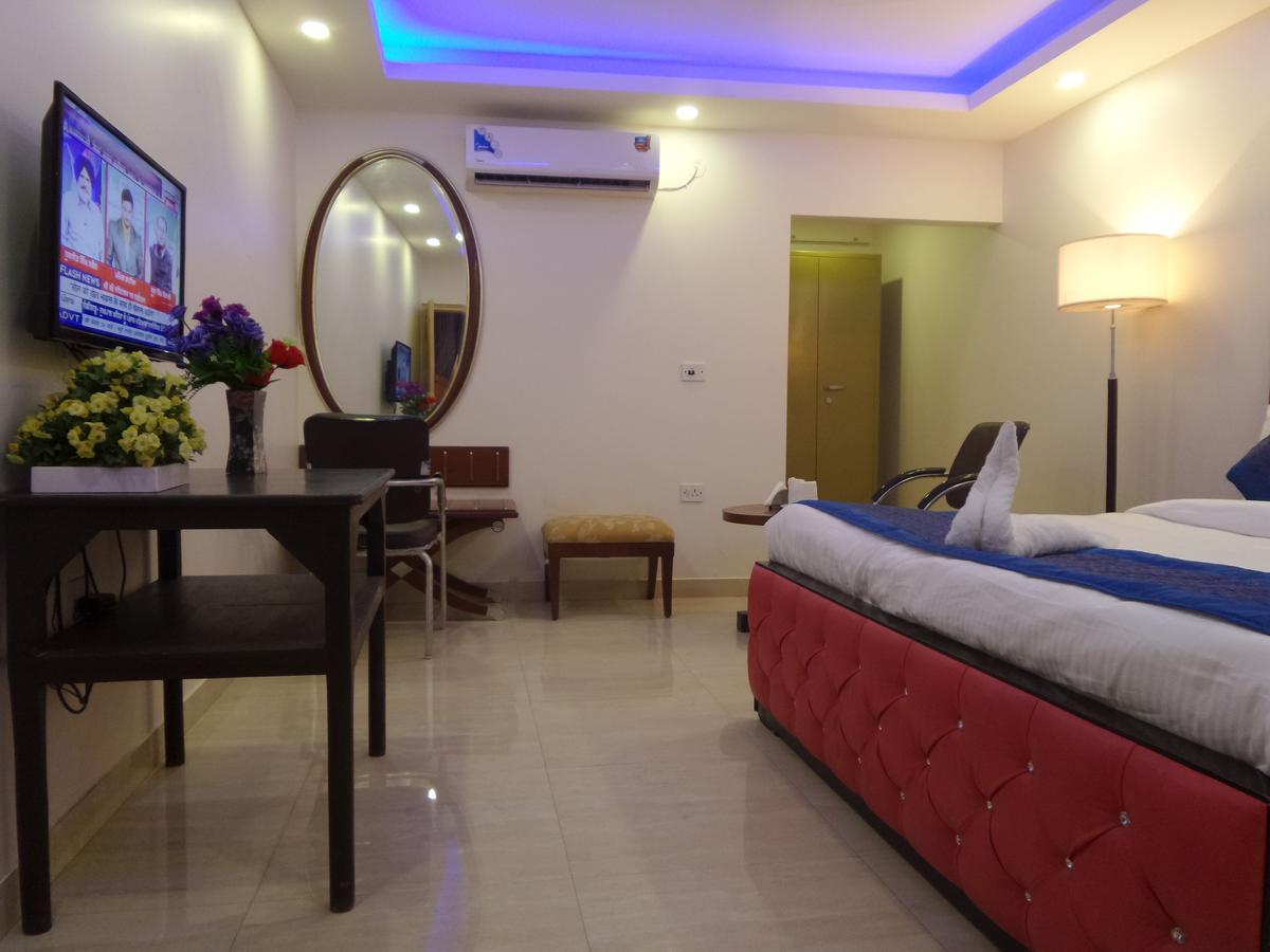Hotel Airport Mahal 3*
