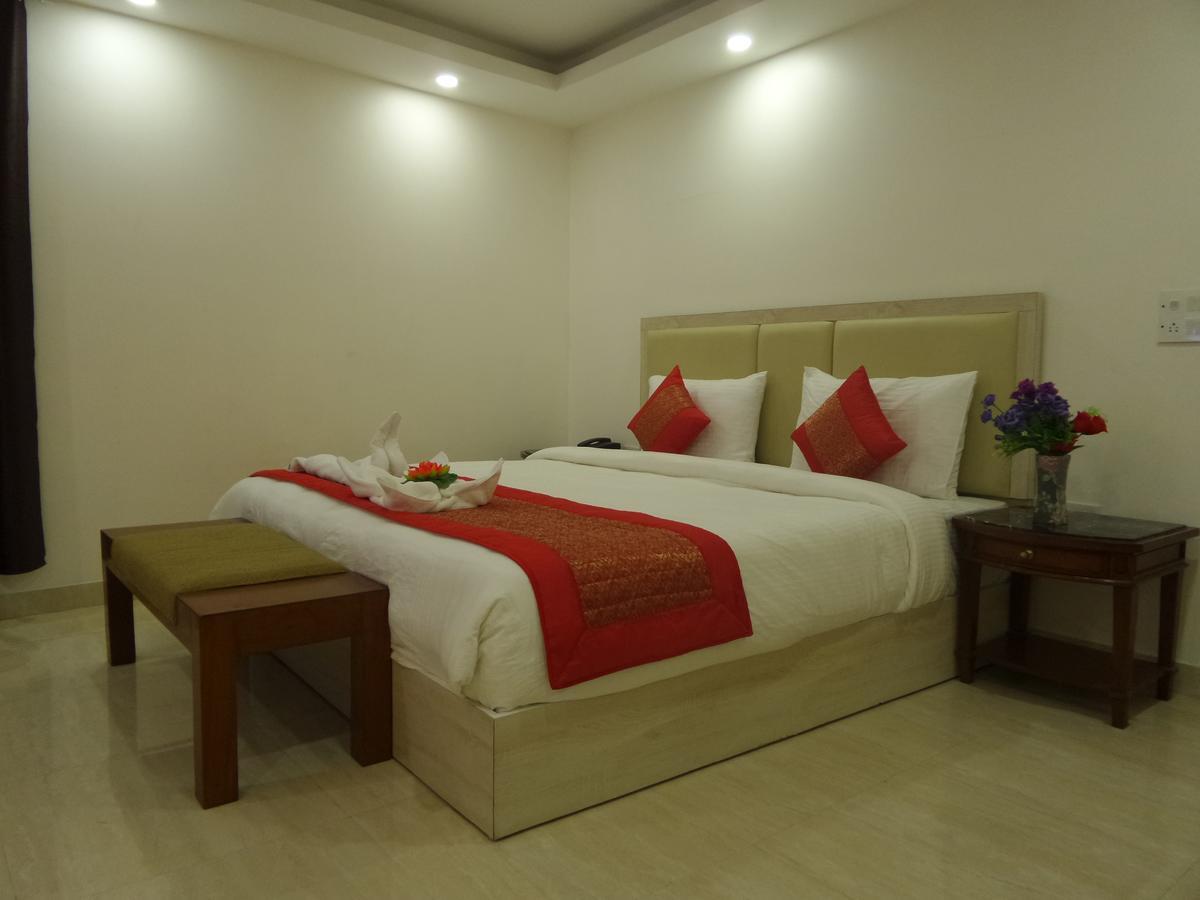 Hotel Airport Mahal 3*