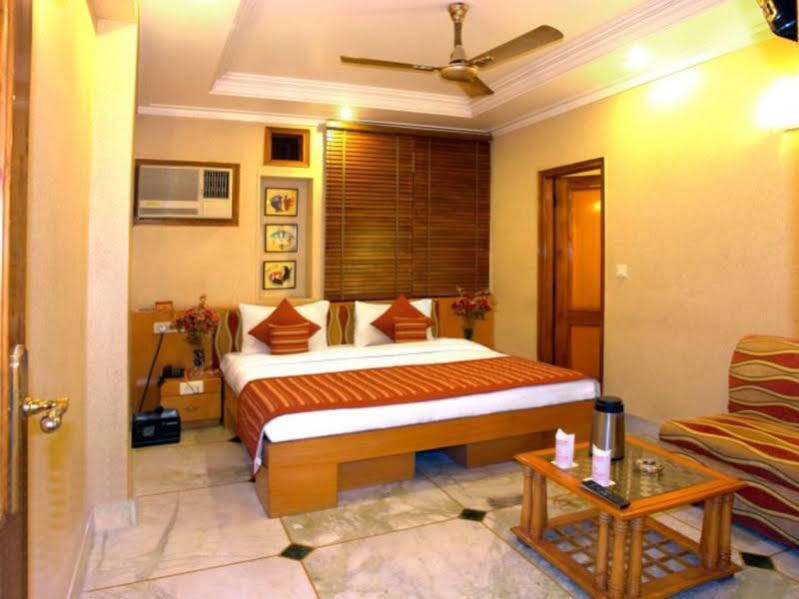 Singh International Hotel 3*
