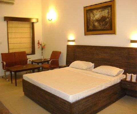 Grand Notting Hills And 4* New Delhi