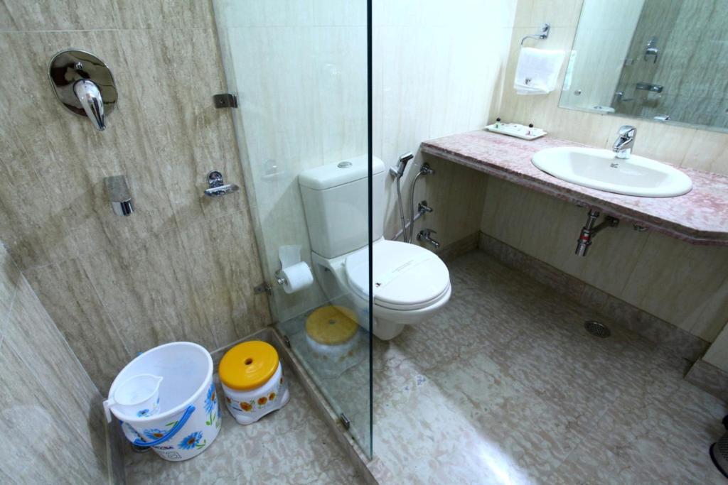 S & B East - Patel Nagar Hotel